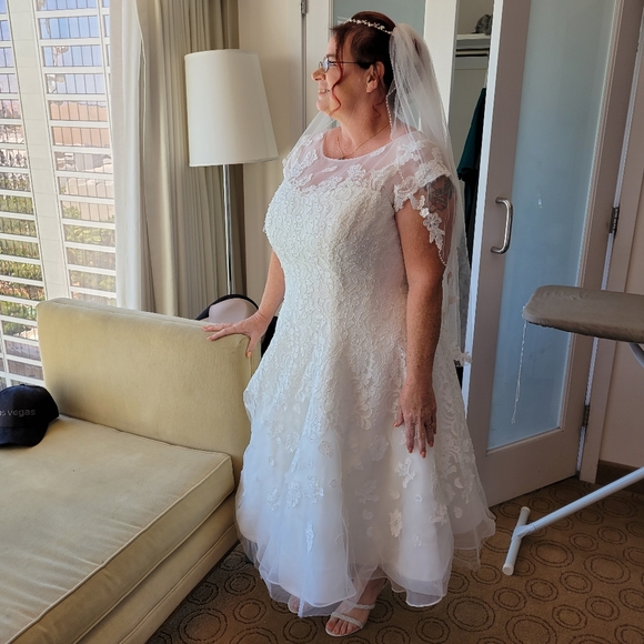 Meet your Posher, Monica - Picture 2 of 2